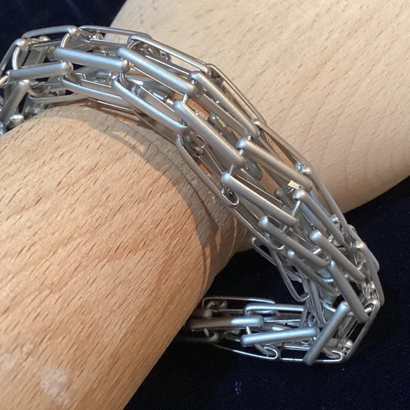 Unique Geometric Intricate Net Link Domed Graduated Matte Silver Tone Bracelet - Picture 3 of 5